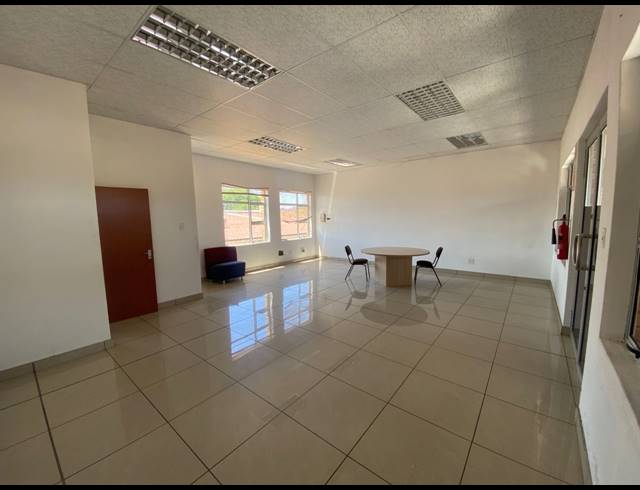 84M² BUILDING TO LET IN RUSTENBURG CENTRAL
